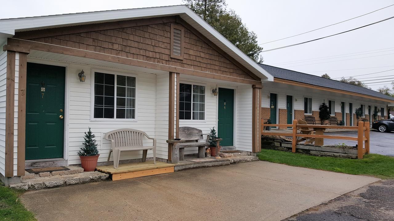 Bear Cove Inn Saint Ignace Exteriér fotografie