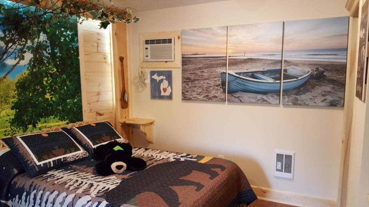 Bear Cove Inn Saint Ignace Exteriér fotografie